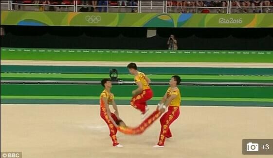 中国体操队花式跳绳走红